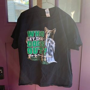 COPY - Mens large Eagles shirt